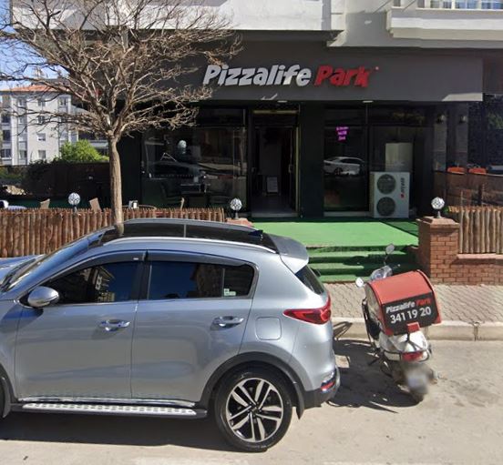 Pizza Life Park Restaurant Exterior